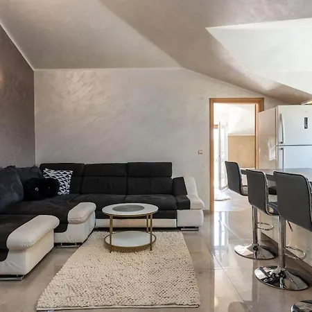 アパート Goran By Briskva ポレッチ