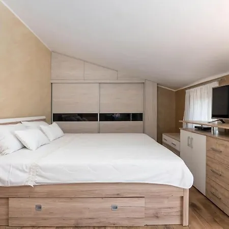 Goran By Briskva * ポレッチ